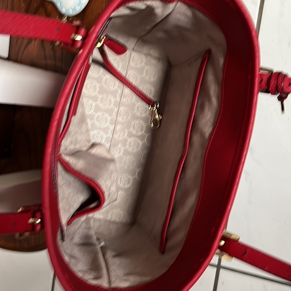 Michael Kors shoulder Bag Red Saffiano leather/ gold tone hardware & Trim NWOT - Picture 14 of 16